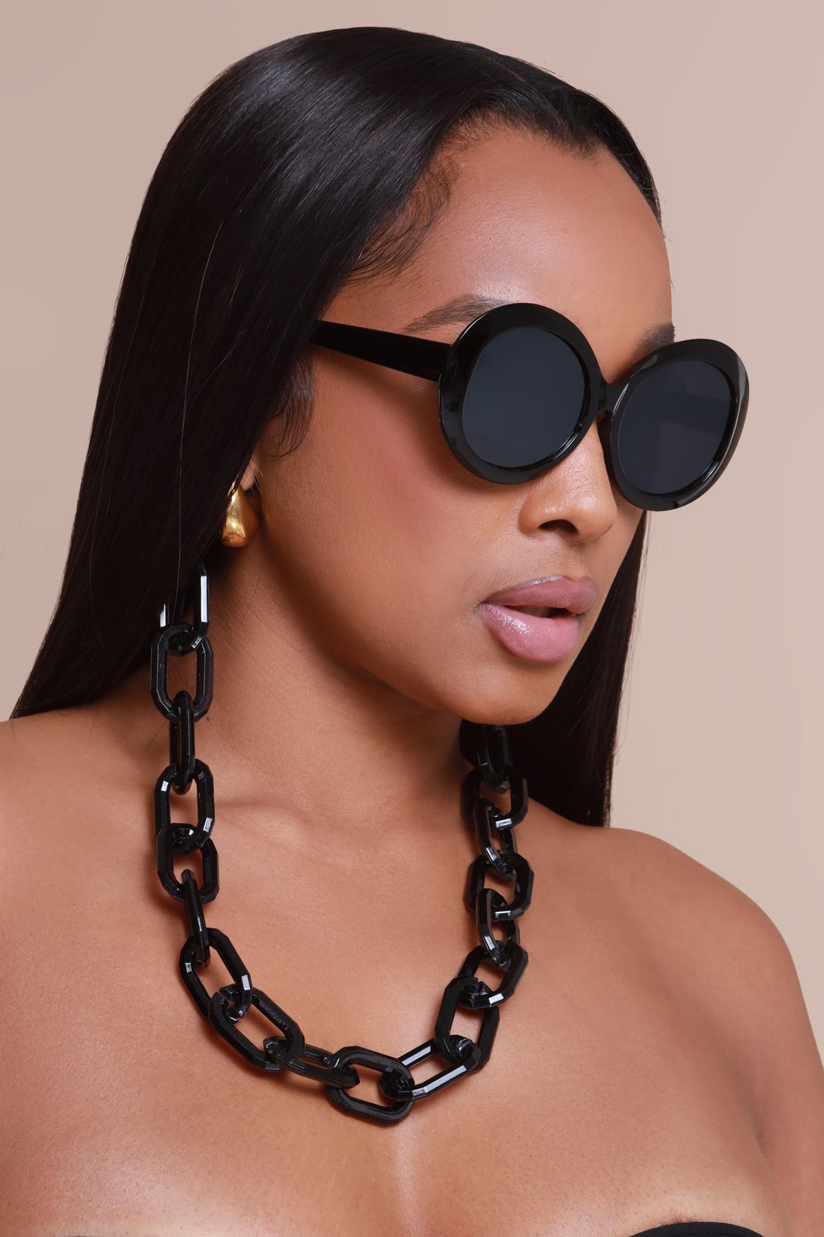 
              Sneaky Link Rounded Chainlink Sunglasses - Black - Swank A Posh
            